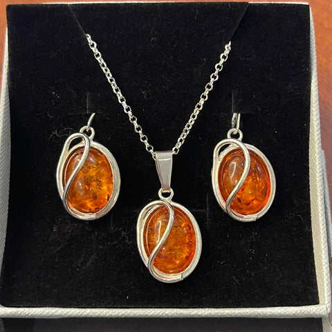 Amber Oval With Small Wire Earrings and Pendant Set