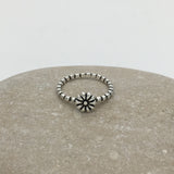 Daisy Detailed Band Ring