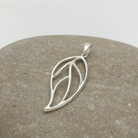 Leaf Curve Outline Pendant