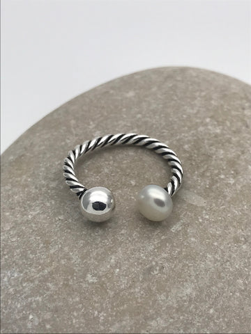 Twisted Ring Pearl Silver Ball Ring