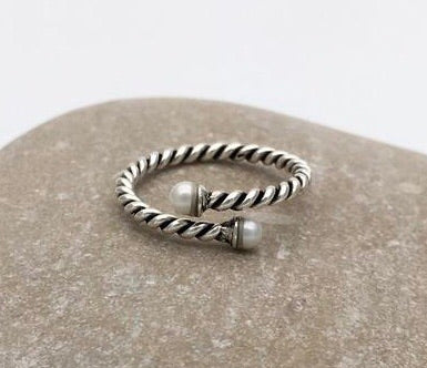 Crossover Twisted Pearl Ring