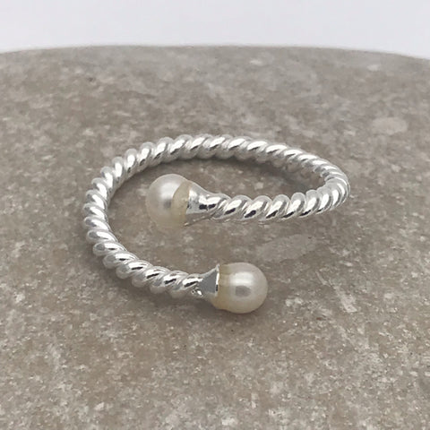 Crossover Pearl Twist Ring