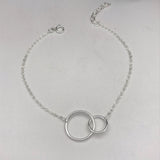 Single chain bracelet with interlocking circles
