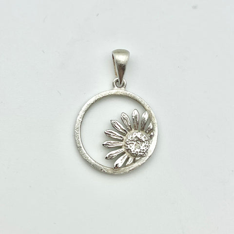 Daisy in Circle Pendant